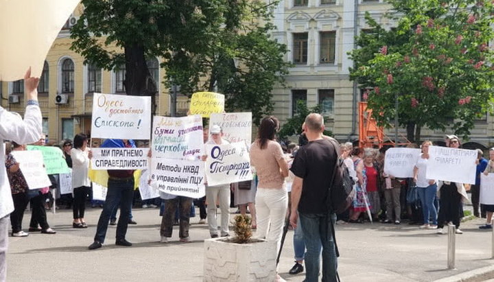 Picketing at the walls of St Sophia of Kiev. Photo: Ukrainskaya Pravda