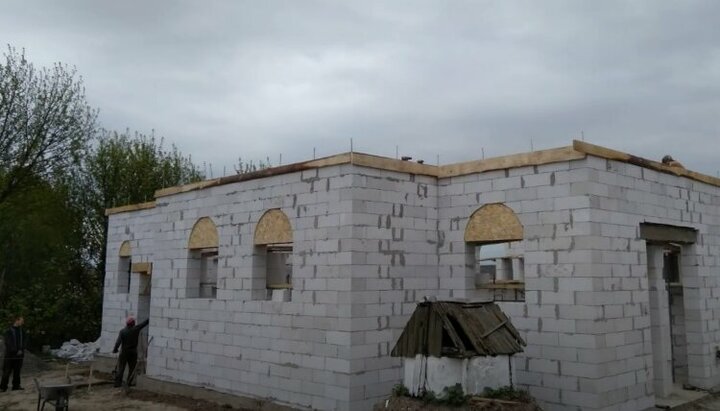 Moshkov community of UOC begins raising new church instead of the seized