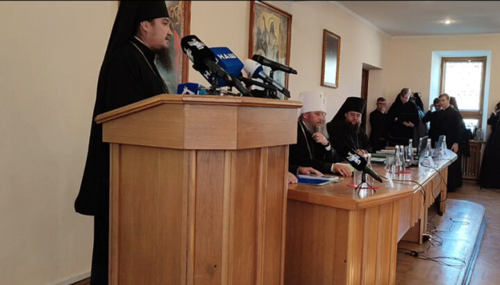  Archbishop George (Pankovsky) read out the greeting of Metropolitan Sawa of Warsaw at a conference in Kyiv. Photo: a screenshot of the broadcast by KDAiS.