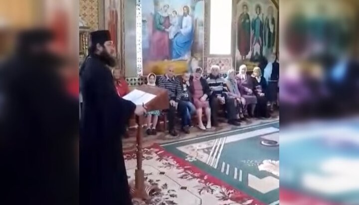 Hegumen German (Kulakevych) leads a meeting of the parishioners of the St. Nicholas Church. Photo: screenshot from Facebook video