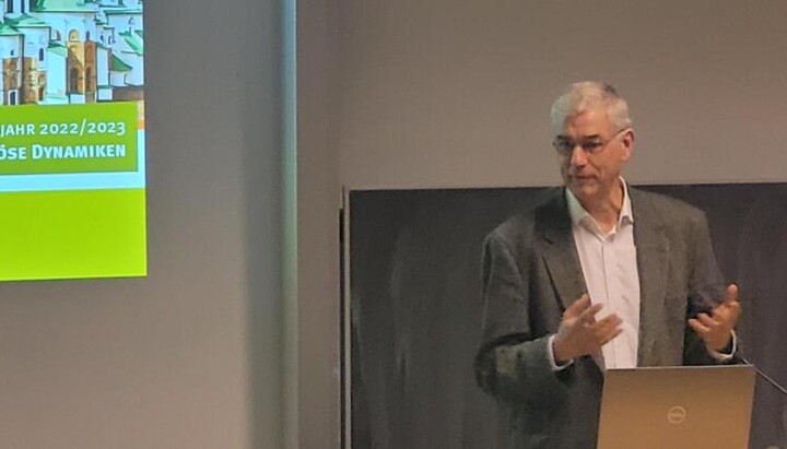 Who runs the UOC, or an analysis of DESS expertise in terms of common sense