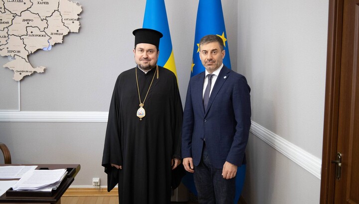 Primate of the UOC of Canada and Dmytro Lubynets. Photo: Ombudsman's Office