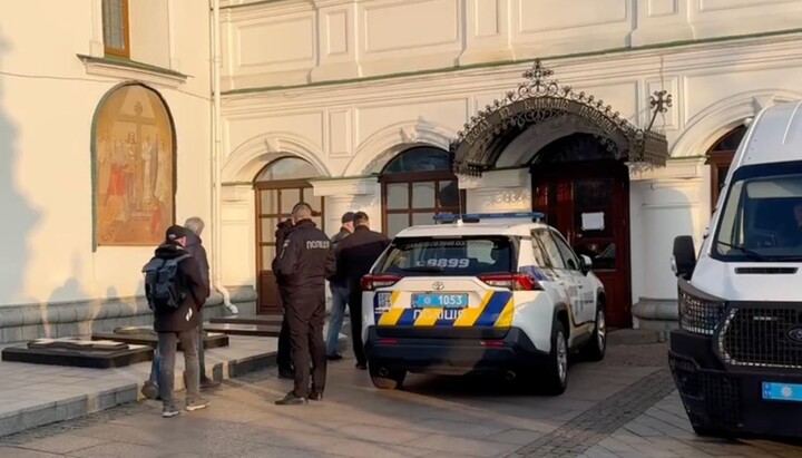 Стигла је комисија Министарства културе Украјине и полиције за „инвентаризацију“ моштију у Лаври