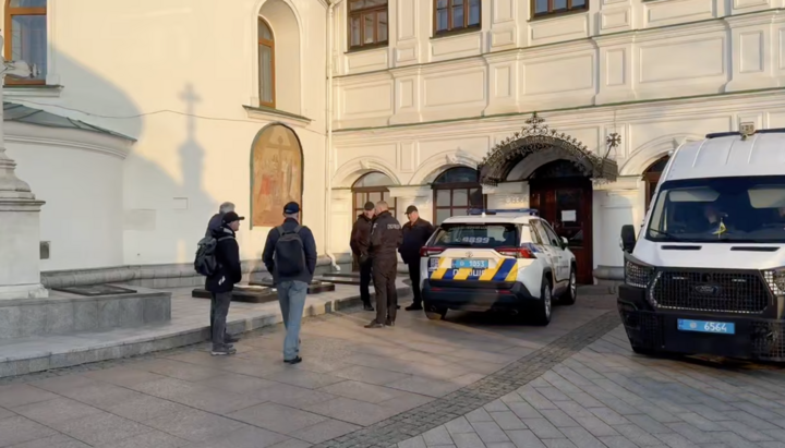 Полиција и музејски комплекс преузимају контролу над Ближим и Далеким пећинама Лавре. Фото: СПН