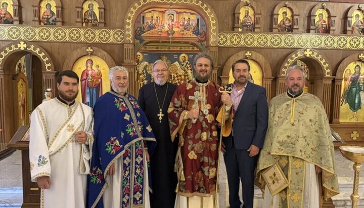 Владика Максим и Марк Брновић (средина десно) са свештенством храма Св. Саве. Фото: СПЦ