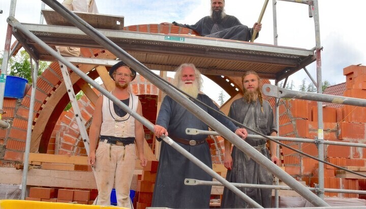 Житељи манастира Свете Тројице Бухаген. Фото: СПН