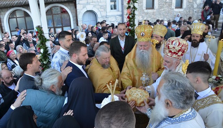 Митрополит Јоаникије у Острогу: Ћивот Светога Василија има силу гроба Господњега