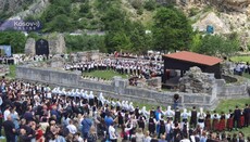 Дечја смотра фолклора у манастиру Светих Архангела: Песма, игра и традиција у срцу Космета