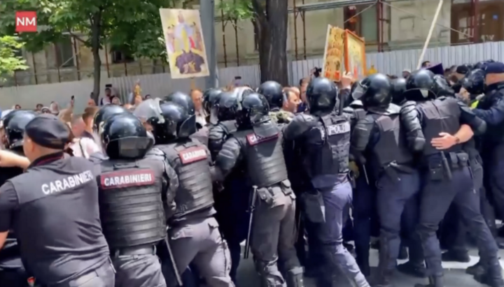 У Кишињеву полиција је препречила пут православнима. Фото: Point