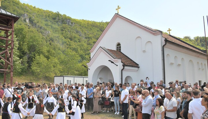 Ниче звоник у манастиру Соколову