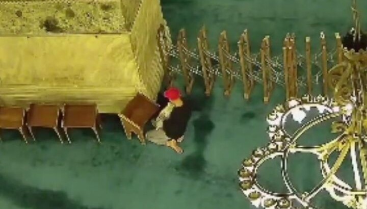 Пироман у Светој Софији. Фото: скриншот ЈТ видеа