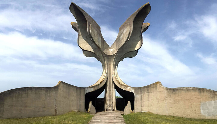 Камени цвет у Јасеновцу. Фото: spomenikdatabase.org