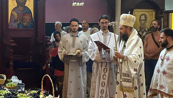 Епископ Јустин богослужио у цркви Светог Саве у Паризу