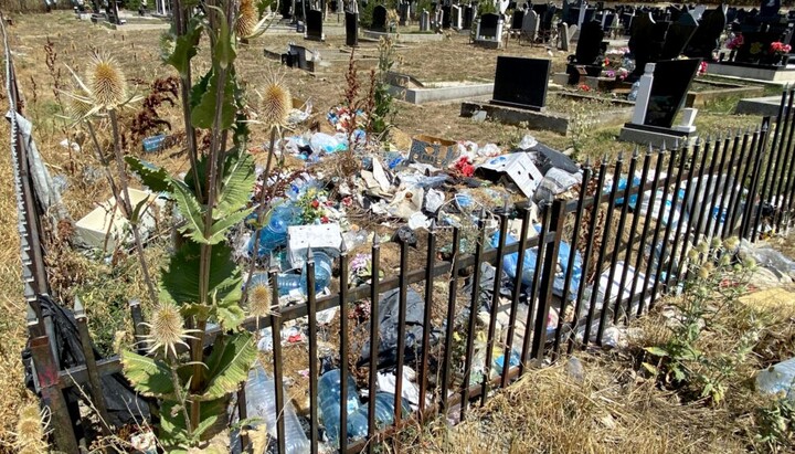 Депонија на православном гробљу у Чаглавици. Фото: КиМ