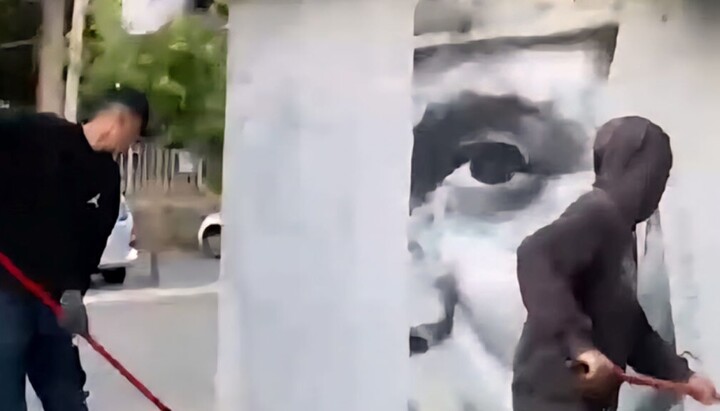 Кречење мурала у Звечану. Фото: Иљир Пеци