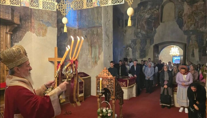 Митрополит Атанасије служи свету Литургију. Фото: Епархија милешевска