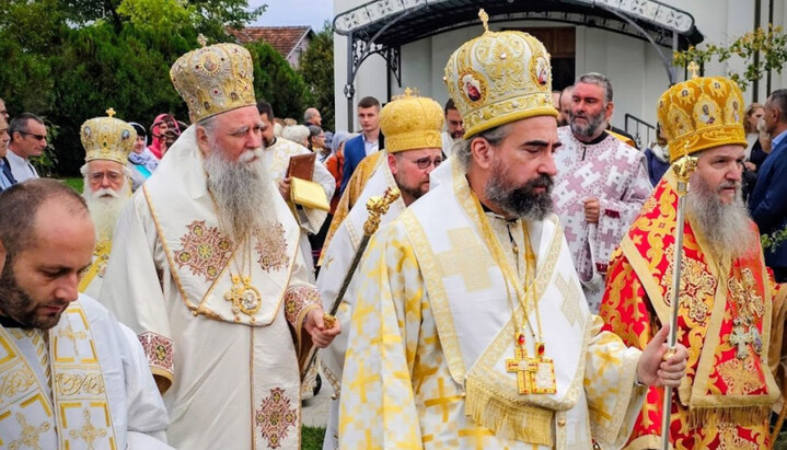 Митрополити Јоаникије и Методије с гостима из Помесних Цркава. Фото: Политика
