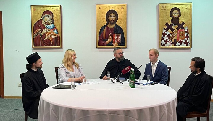 Учесници панела „Црква у електронској јавној сфери“. Фото: Кинонија