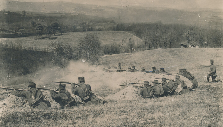 Српски војници у рововима на Мачковом камену. Фото: Министарство одбране