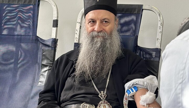 Патријарх Порфирије учествује у акцији добровољног давања крви. Фото: ТВ Храм