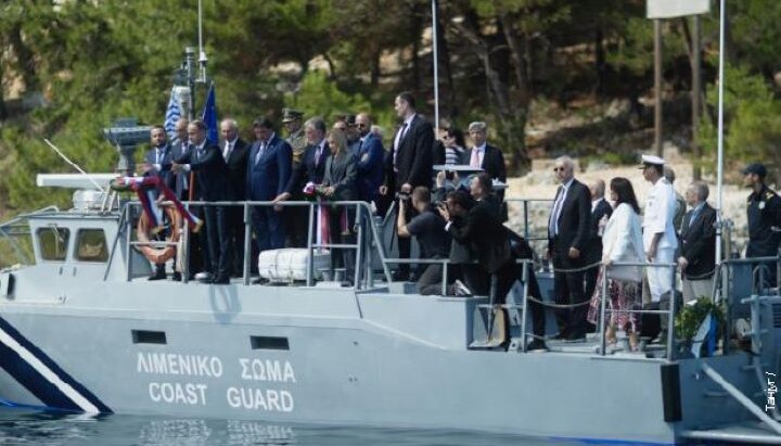 Делегација српске и грчке владе полаже венце у Плаву гробницу. Фото: РТС