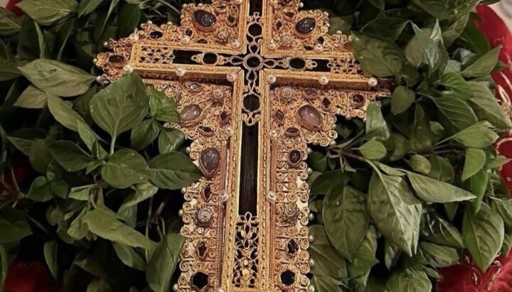 Честице Часног Крста. Извор: Митрополија црногорско-приморска.