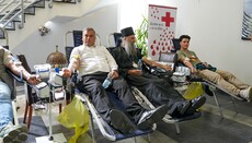 Патријарх Порфирије учествовао у акцији добровољног давања крви