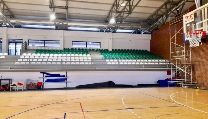 Некада је сала имала боје српске тробојке. Фото: Атићев ФБ