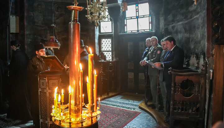 Министар и чланови колегијума током Литургије на Хиландару. Фото: Министарство одбране