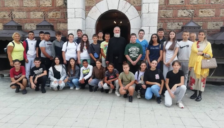 Ученици у посети светињма. Фото: СПЦ