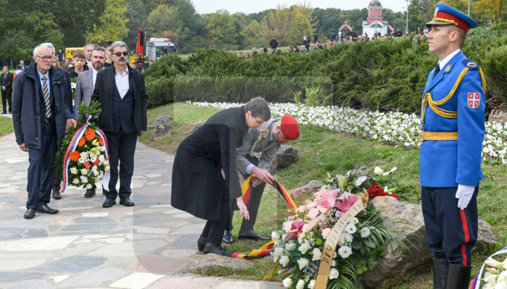 Полагање венаца после комеморације. Фото: Танјуг