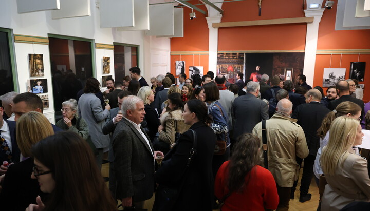 Са отварања изложбе у Паризу. Фото: КЈКД