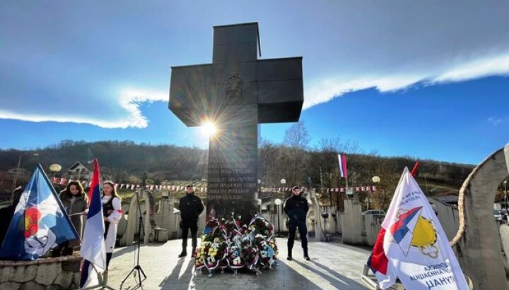 Крст у селу Кравица - споменик страдалим Србима у последњем рату. Фото: Општина Братунац
