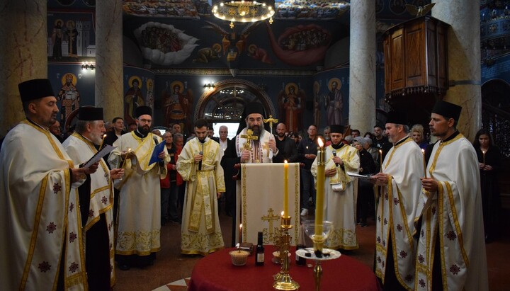У Нишу служен парастос за настрадале у Новом Саду 