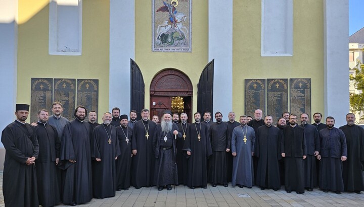 Свештенство Зворничко-тузланске епархије с владиком Фотијем. Фото: СПЦ