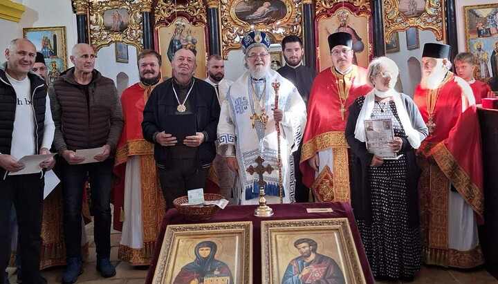 Владика Василије са свештенством и верним народом. Фото: СПЦ