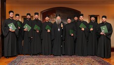 Патријарх Порфирије благословио нове ђаконе у Београду