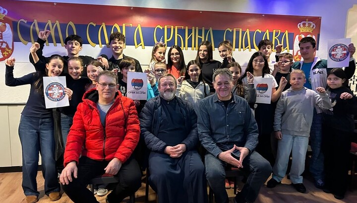 Српска деца из Хагена с представницима ХО 