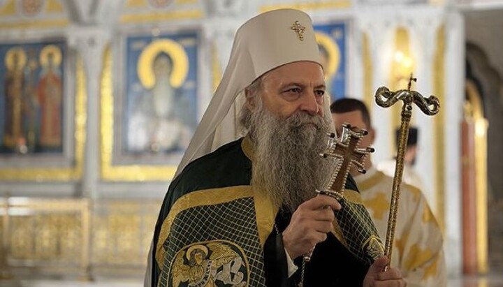 Патријарх Порфирије благосиља верни народ. Фото: СПЦ