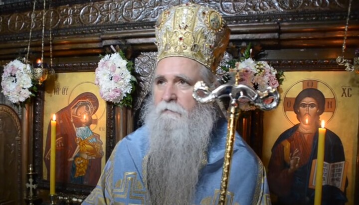 Владика Јоаникије беседи на Острогу. Фото: скриншот ЈТ видеа