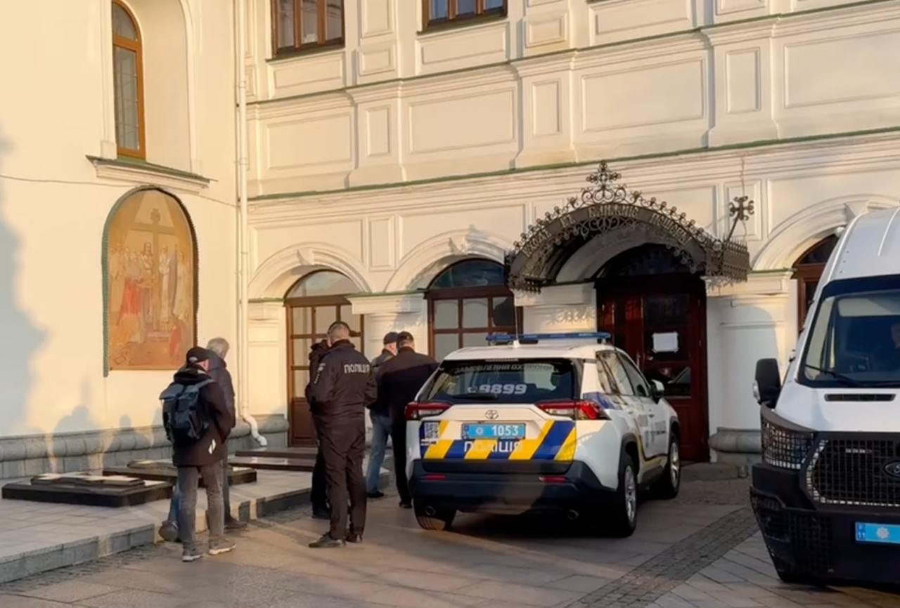Национална полиција Украјине у Кијевско-Печерској лаври